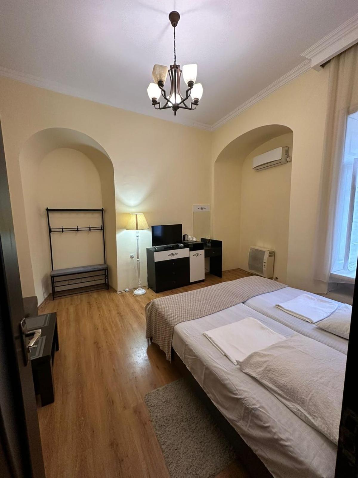 Golden Lion Hotel Sighnaghi Ngoại thất bức ảnh