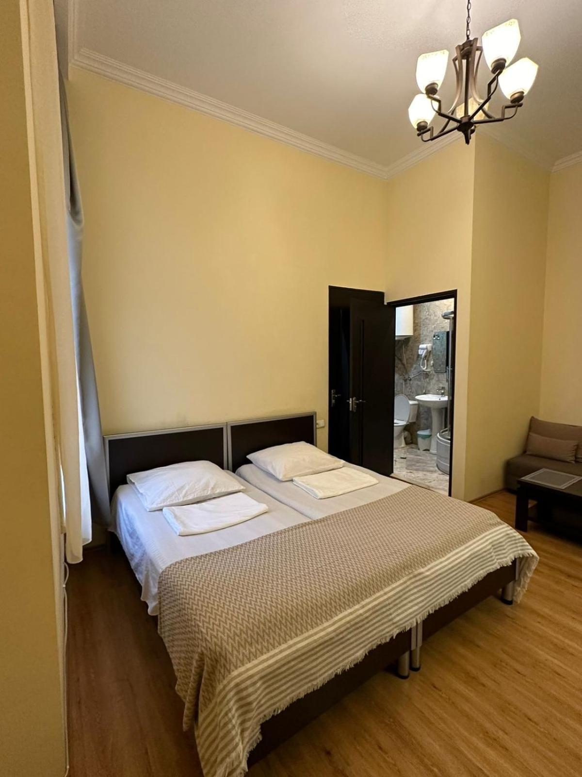 Golden Lion Hotel Sighnaghi Ngoại thất bức ảnh