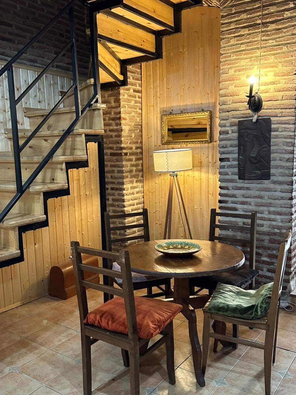 Golden Lion Hotel Sighnaghi Ngoại thất bức ảnh