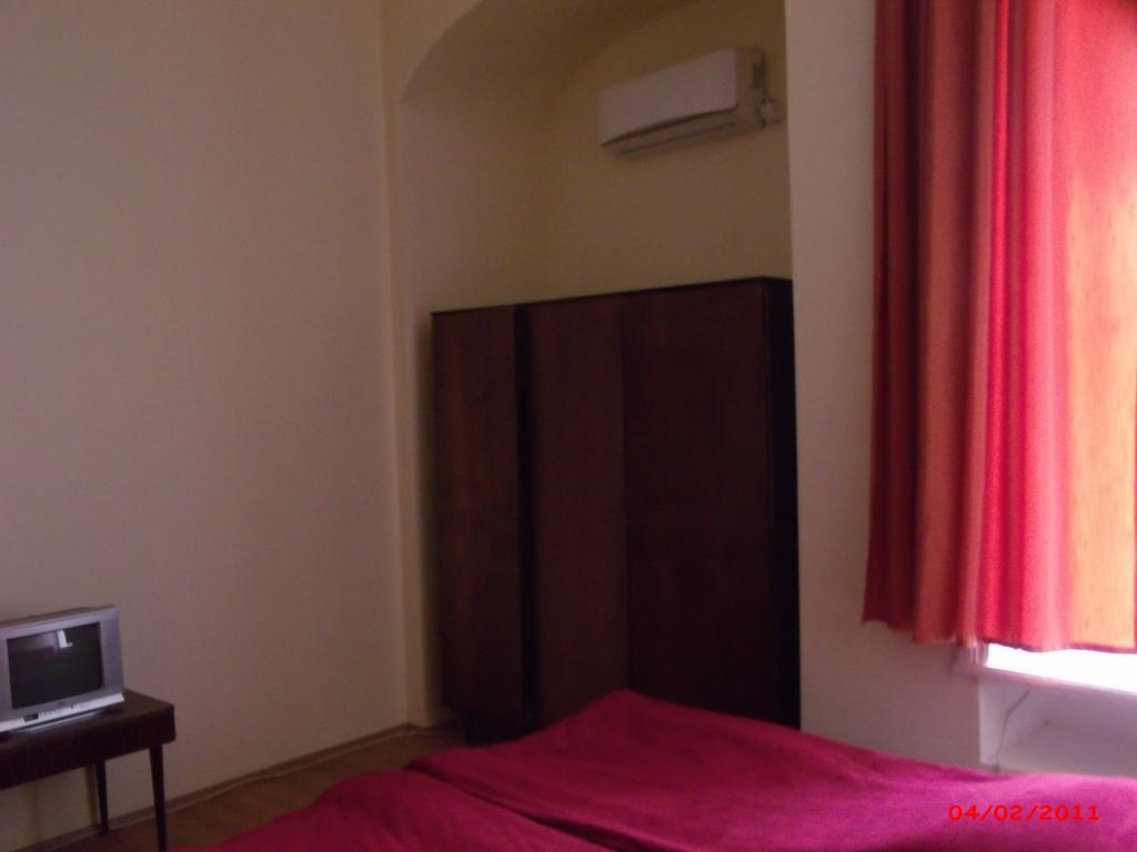 Golden Lion Hotel Sighnaghi Ngoại thất bức ảnh
