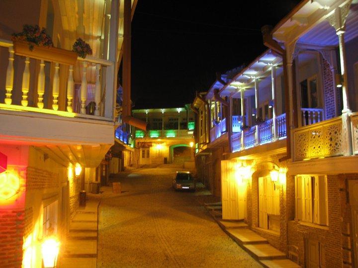 Golden Lion Hotel Sighnaghi Ngoại thất bức ảnh